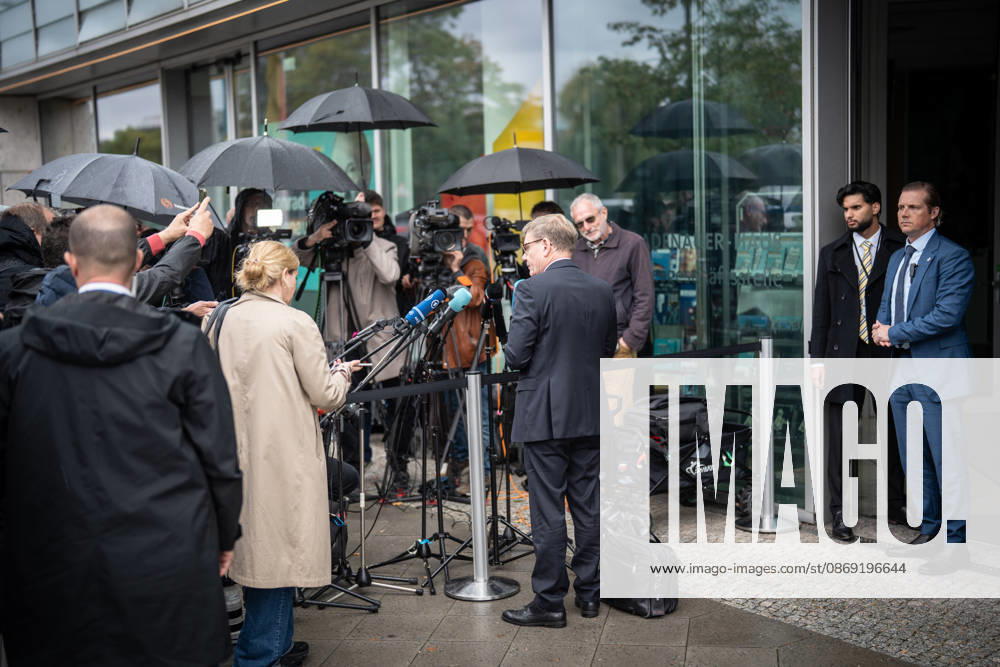 Johann Wadephul, Minister of Foreign Affairs, delivers a statement in front of the Konrad Adenauer House on current developments in Ukraine. CDU Germany Executive Committee Retreat in Berlin, October 2026, Berlin, Berlin, Germany, Konrad Adenauer House
