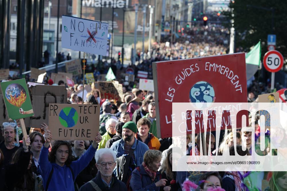 This image shows the Climate March 2026, organized by the Climate Coalition, in Brussels, on Sunday 11 October 2026. The Climate Coalition demands the federal and regional governments to stop subsidizing polluting industrial activities in Belgium and levy higher taxes on these companies. NICOLASxMAETERLINCK 189455301