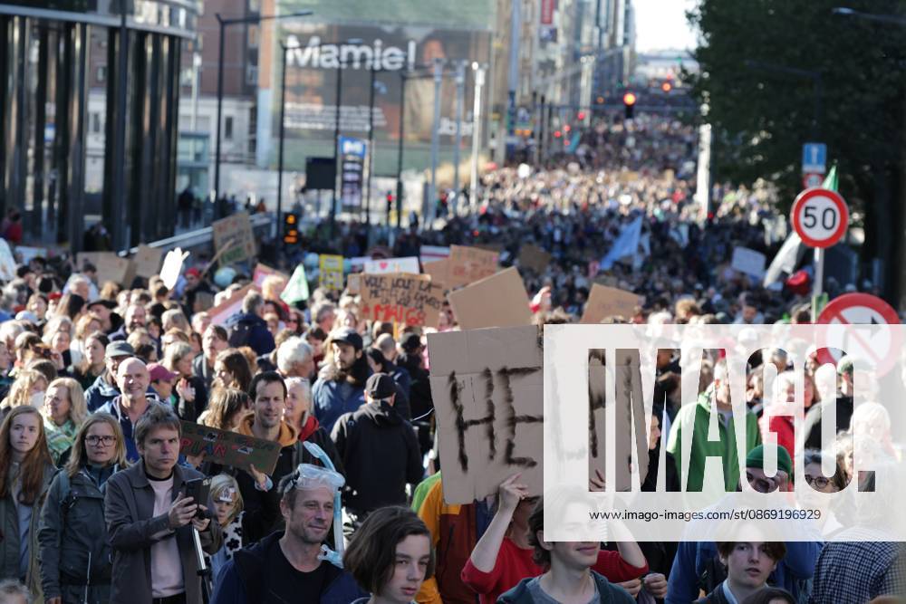 This image shows the Climate March 2026, organized by the Climate Coalition, in Brussels, on Sunday 11 October 2026. The Climate Coalition demands the federal and regional governments to stop subsidizing polluting industrial activities in Belgium and levy higher taxes on these companies. NICOLASxMAETERLINCK 189455294