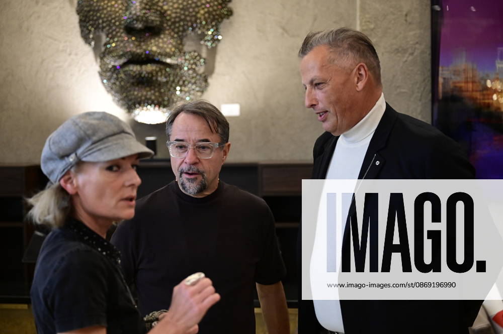 Annett Weise, Jan Josef Liefers, and Jens Christian Wittig at the opening of Jens Christian Wittig’s exhibition *Goldener Reigen* at Kastenmeiers in the Taschenbergpalais in Dresden, Dresden