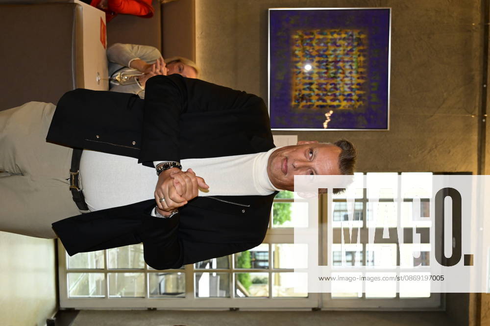 Jens Christian Wittig at the opening of the exhibition *Goldener Reigen* by Jens Christian Wittig at Kastenmeiers in the Taschenbergpalais in Dresden, Dresden