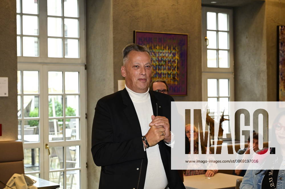 Jens Christian Wittig at the opening of the exhibition *Goldener Reigen* by Jens Christian Wittig at Kastenmeiers in the Taschenbergpalais in Dresden, Dresden