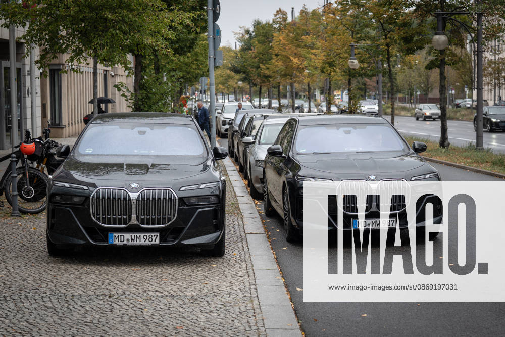 BMW official vehicles from Saxony-Anhalt, used by incumbent Minister President Sven Schulze and his security detail; cars belonging to the state government parked in front of the CDU Federal Headquarters following the Minister President’s arrival at the CDU of Germany’s Executive Committee Retreat in Berlin, October 2026, Berlin, Germany, Konrad Adenauer House