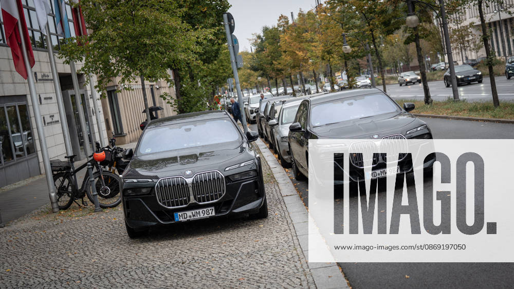 BMW official vehicles from Saxony-Anhalt, used by incumbent Minister President Sven Schulze and his security detail; state government cars parked in front of these vehicles after the Minister President’s arrival at the CDU Federal Headquarters for the CDU of Germany’s Executive Committee Retreat in Berlin, October 2026, Berlin, Germany, Konrad Adenauer House