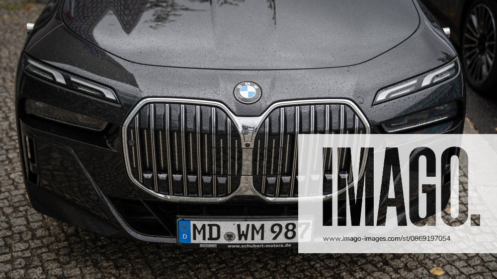 BMW official vehicles from Saxony-Anhalt, used by incumbent Minister President Sven Schulze and his security detail; state government cars parked in front of these vehicles after the Minister President’s arrival at the CDU Federal Headquarters for the CDU of Germany’s Executive Committee Retreat in Berlin, October 2026, Berlin, Germany, Konrad Adenauer House