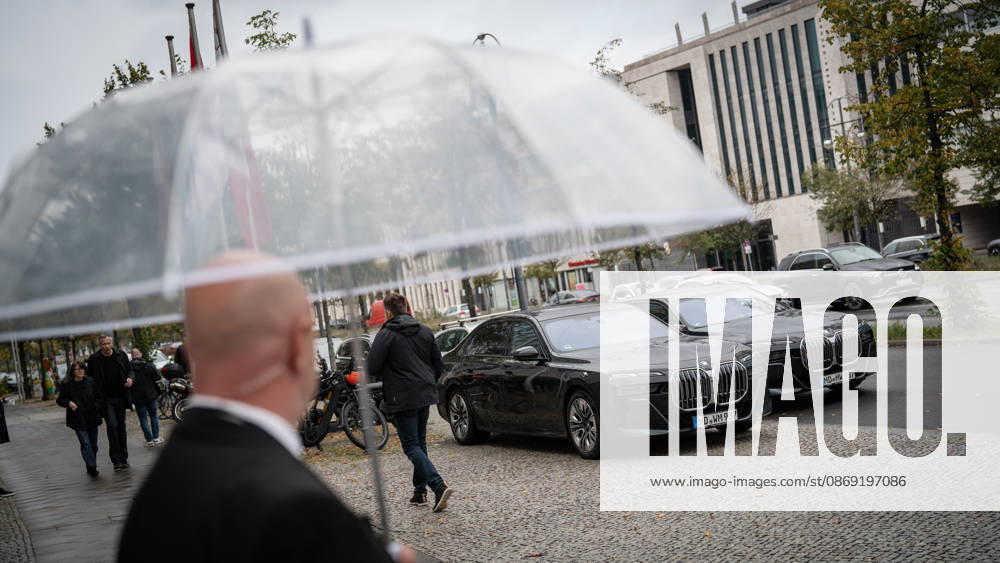 BMW official vehicles from Saxony-Anhalt, used by incumbent Minister President Sven Schulze and his security detail; cars belonging to the state government parked in front of the CDU Federal Headquarters following the Minister President’s arrival at the CDU of Germany’s Executive Committee Retreat in Berlin, October 2026, Berlin, Germany, Konrad Adenauer House