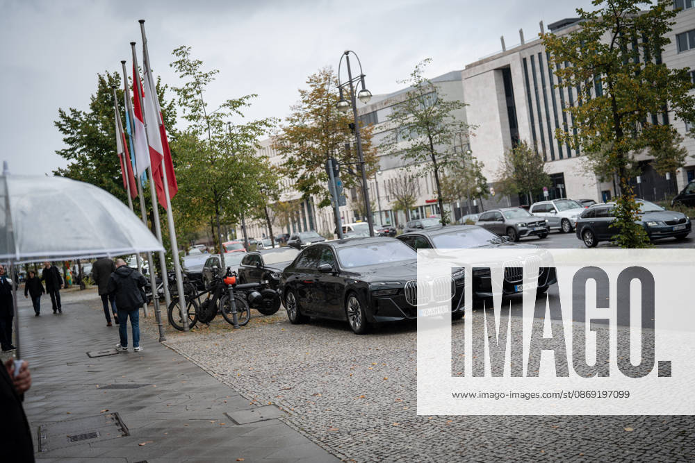 BMW official vehicles from Saxony-Anhalt, used by incumbent Minister President Sven Schulze and his security detail; cars belonging to the state government parked in front of the CDU Federal Headquarters following the Minister President’s arrival at the CDU of Germany’s Executive Committee retreat in Berlin, October 2026, Berlin, Germany, Konrad Adenauer House