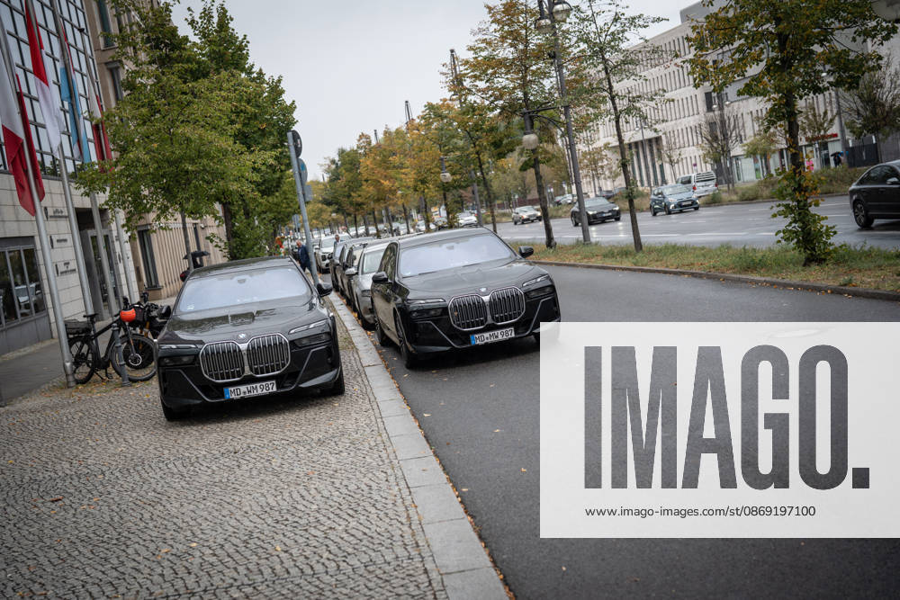 BMW official vehicles from Saxony-Anhalt, used by incumbent Minister President Sven Schulze and his security detail; state government cars parked in front of the CDU Federal Headquarters following the Minister President’s arrival at the CDU of Germany’s Executive Committee retreat in Berlin, October 2026, Berlin, Germany, Konrad Adenauer House