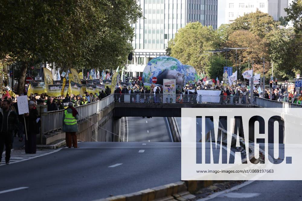 This image shows the Climate March 2026, organized by the Climate Coalition, in Brussels, on Sunday 11 October 2026. The Climate Coalition demands the federal and regional governments to stop subsidizing polluting industrial activities in Belgium and levy higher taxes on these companies. NICOLASxMAETERLINCK 189457593