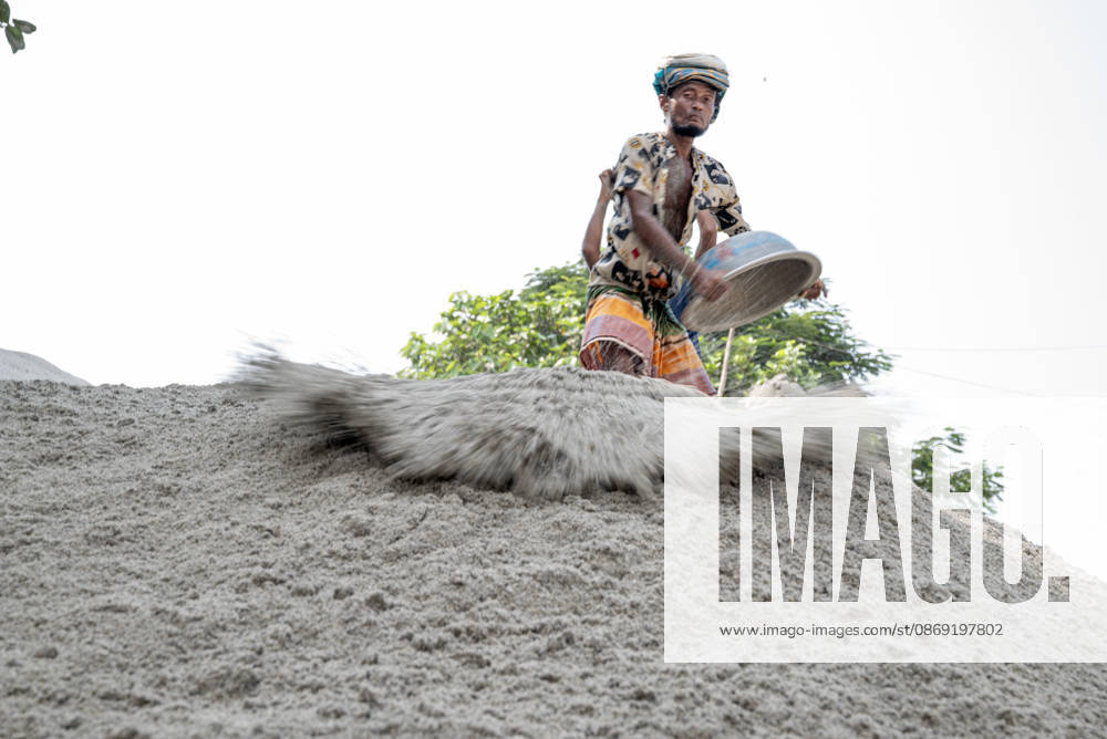 Migrant Workers Unload Sand Workers unload sand at a riverside site in Gabtoli, Dhaka, Bangladesh, on October 11, 2026. Many have left rural communities in search of employment in the capital, where daily labor provides a source of income but often involves strenuous work and limited financial security. Dhaka Bangladesh