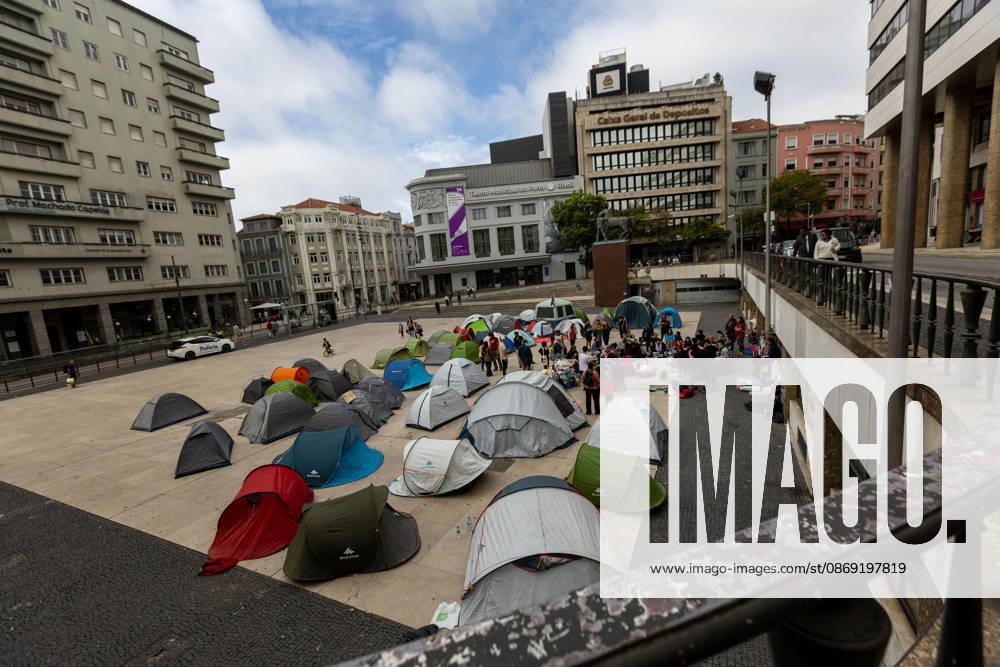 Demonstrations against housing affordability, in Porto, Portugal - 11 Oct 2026 Participants have a public assembly beside a temporary encampment in Praça D. João I during an overnight occupation organized by the Não Dá Mais Para Viver Assim movement following demonstrations against the housing crisis and rising living costs. Porto Portugal