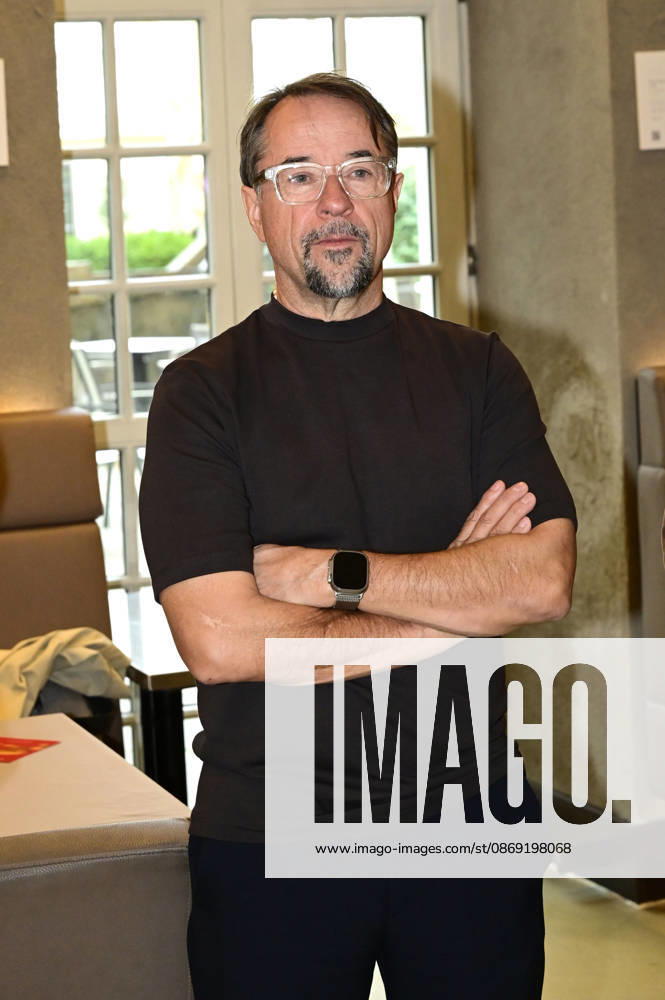 Jan Josef Liefers at the opening of Goldener Reigen by Jens Christian Wittig at Kastenmeiers in the Taschenbergpalais in Dresden, October 11, 2026 Foto:xM.xWehnertx xFuturexImagex wittig_6007