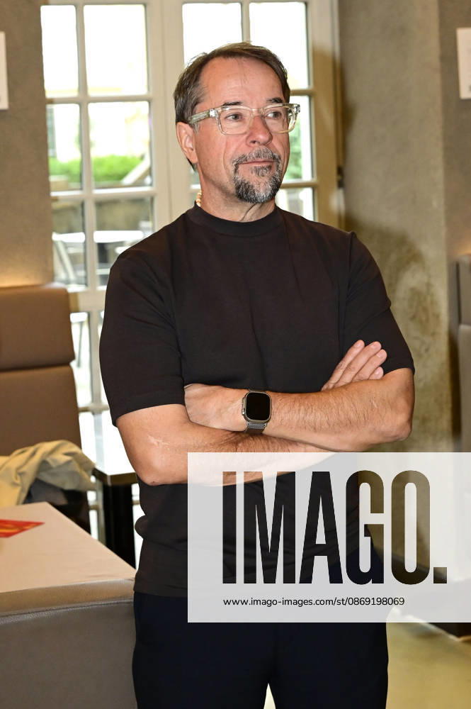 Jan Josef Liefers at the opening of Goldener Reigen by Jens Christian Wittig at Kastenmeiers in the Taschenbergpalais in Dresden, October 11, 2026 Foto:xM.xWehnertx xFuturexImagex wittig_6008