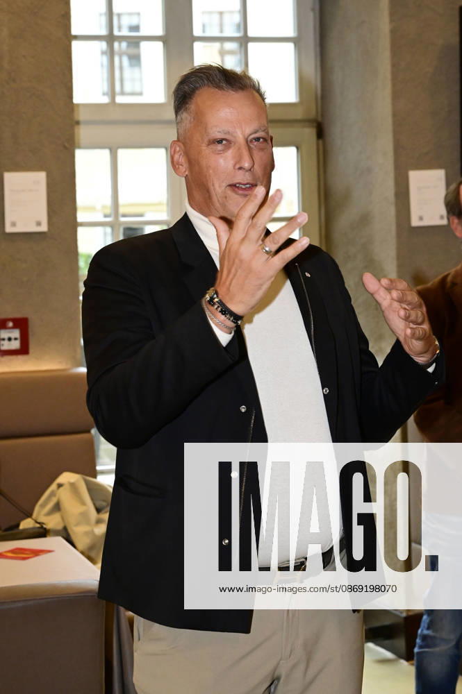 Jens Christian Wittig at the opening of Goldener Reigen by Jens Christian Wittig at Kastenmeiers in the Taschenbergpalais in Dresden, October 11, 2026 Foto:xM.xWehnertx xFuturexImagex wittig_6009
