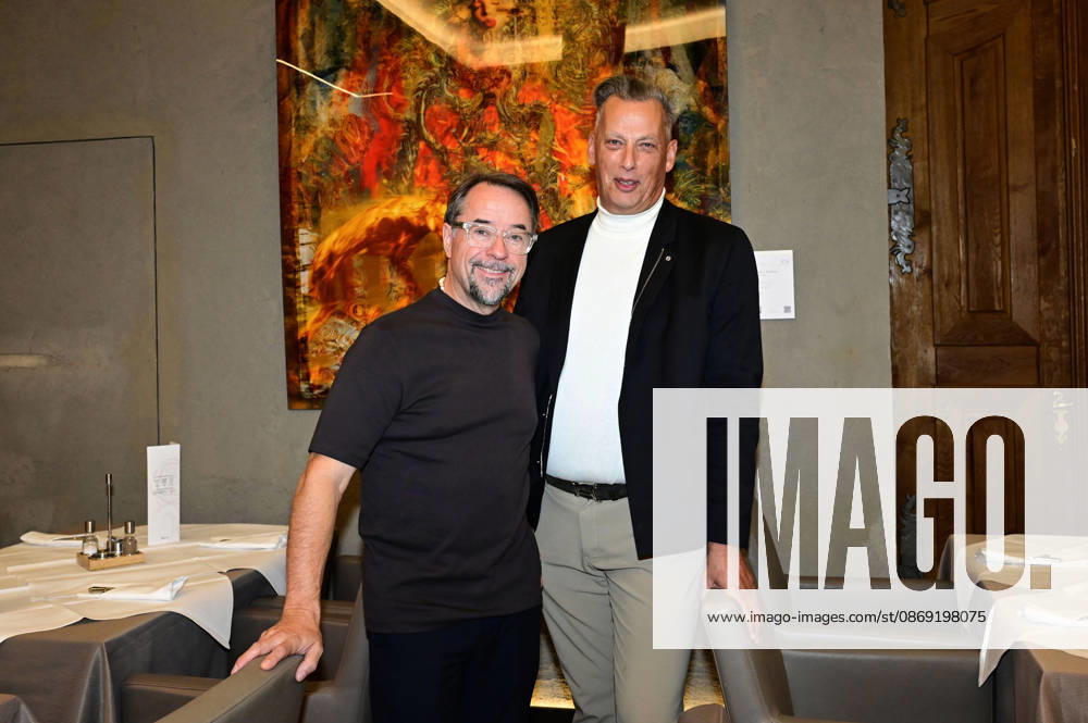 Jan Josef Liefers and Jens Christian Wittig at the opening of Jens Christian Wittig’s exhibition *Goldener Reigen* at Kastenmeiers in the Taschenbergpalais in Dresden, October 11, 2026 Foto:xM.xWehnertx xFuturexImagex wittig_6013