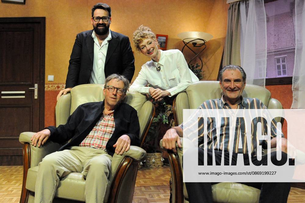 Director Manu Jacobs; Actor Frans Van der Aa ; Actress Marleen Merckx and Actor Peter Van De Velde pictured during the premiere of Het Zinkgat , a theatre tragicomedy, at Theater Elckerlyc in Antwerp, on Sunday 11 October 2026. BOAZxKEERSMAEKERS 189468493