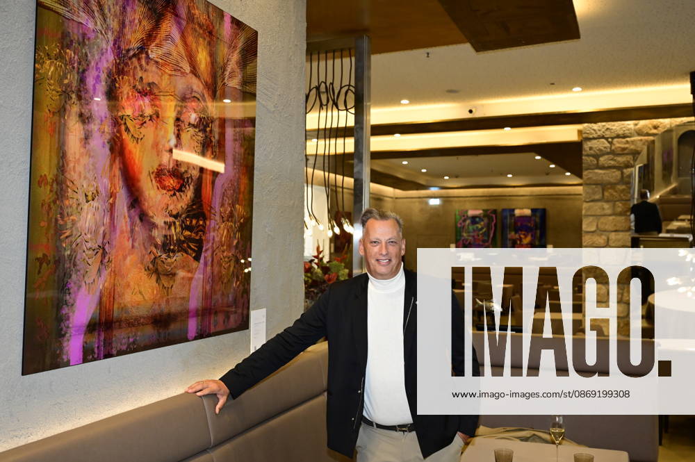 Jens Christian Wittig at the opening of the exhibition *Goldener Reigen* by Jens Christian Wittig at Kastenmeiers in the Taschenbergpalais in Dresden, Dresden