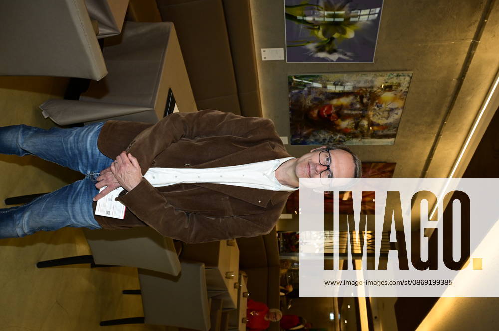 Frank Stehr at the opening of Jens Christian Wittig’s exhibition *Goldener Reigen* at Kastenmeiers in the Taschenbergpalais in Dresden, Dresden