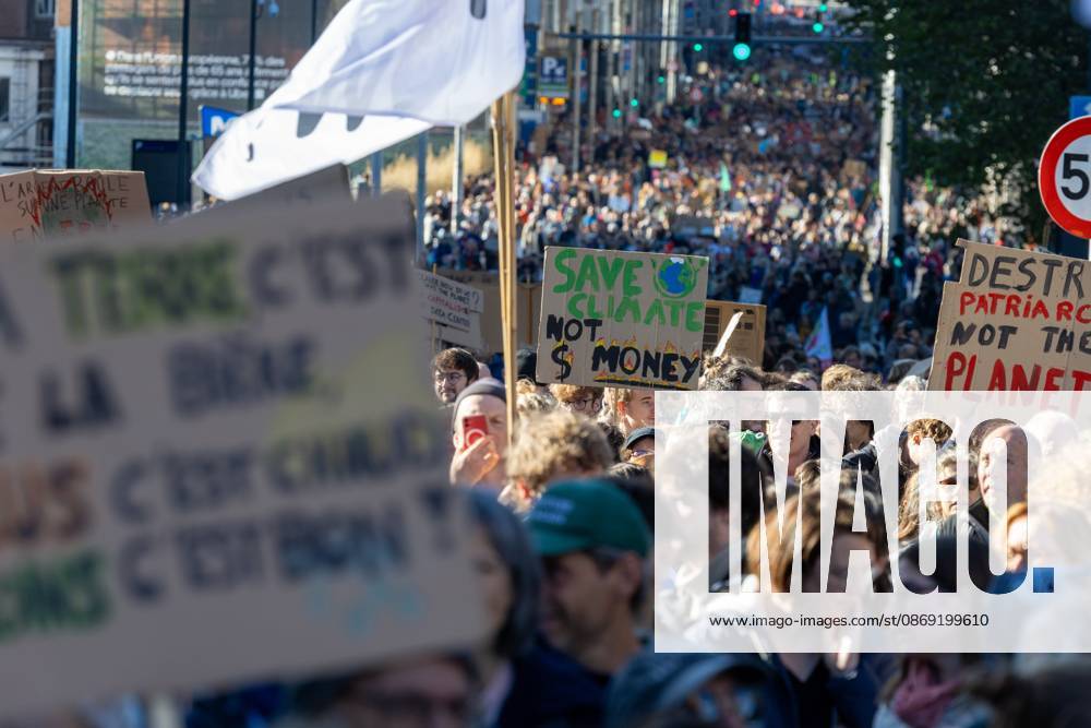 This image shows the Climate March 2026, organized by the Climate Coalition, in Brussels, on Sunday 11 October 2026. The Climate Coalition demands the federal and regional governments to stop subsidizing polluting industrial activities in Belgium and levy higher taxes on these companies. NICOLASxMAETERLINCK 189472013