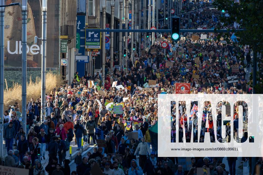 This image shows the Climate March 2026, organized by the Climate Coalition, in Brussels, on Sunday 11 October 2026. The Climate Coalition demands the federal and regional governments to stop subsidizing polluting industrial activities in Belgium and levy higher taxes on these companies. NICOLASxMAETERLINCK 189472016