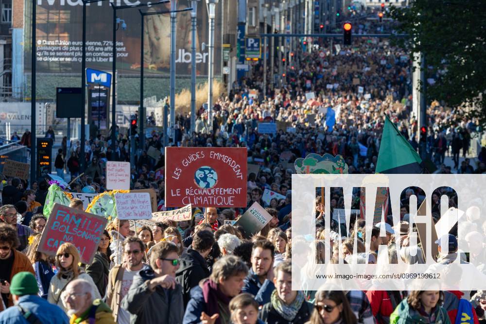 This image shows the Climate March 2026, organized by the Climate Coalition, in Brussels, on Sunday 11 October 2026. The Climate Coalition demands the federal and regional governments to stop subsidizing polluting industrial activities in Belgium and levy higher taxes on these companies. NICOLASxMAETERLINCK 189472018