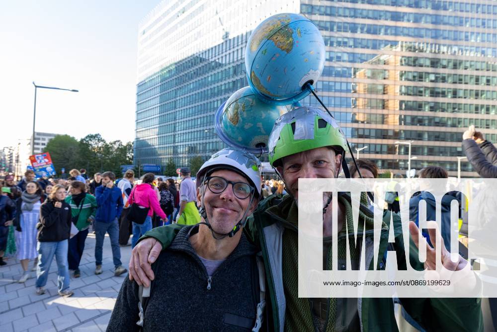 This image shows the Climate March 2026, organized by the Climate Coalition, in Brussels, on Sunday 11 October 2026. The Climate Coalition demands the federal and regional governments to stop subsidizing polluting industrial activities in Belgium and levy higher taxes on these companies. NICOLASxMAETERLINCK 189472037