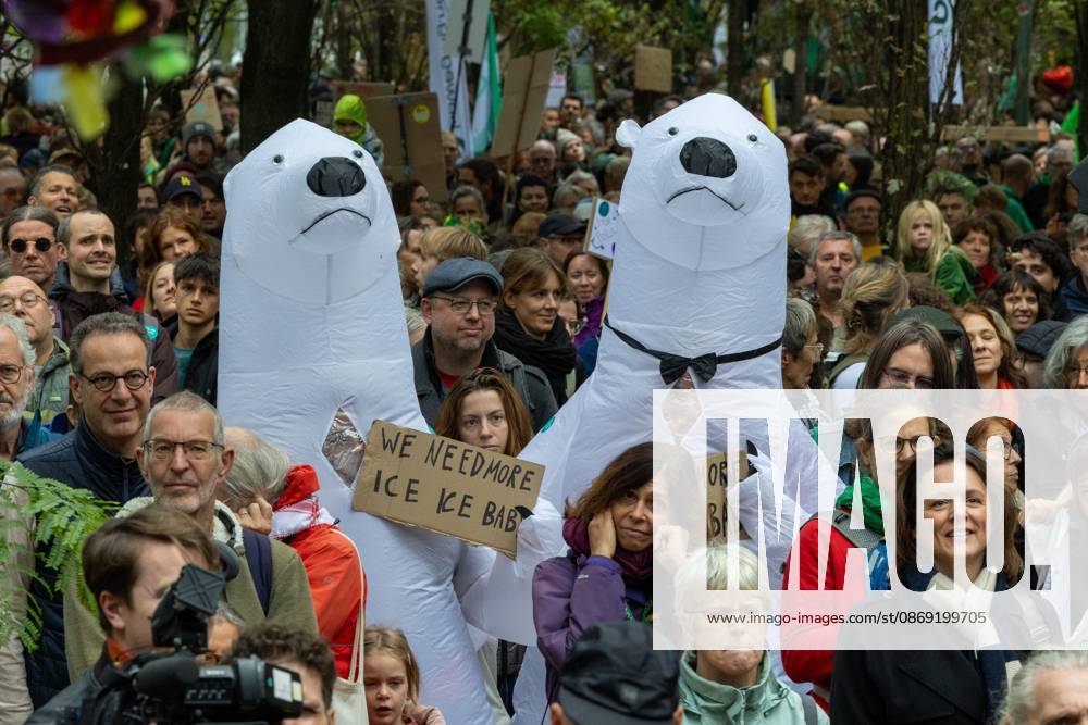 This image shows the Climate March 2026, organized by the Climate Coalition, in Brussels, on Sunday 11 October 2026. The Climate Coalition demands the federal and regional governments to stop subsidizing polluting industrial activities in Belgium and levy higher taxes on these companies. NICOLASxMAETERLINCK 189471840