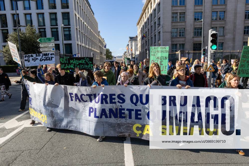 This image shows the Climate March 2026, organized by the Climate Coalition, in Brussels, on Sunday 11 October 2026. The Climate Coalition demands the federal and regional governments to stop subsidizing polluting industrial activities in Belgium and levy higher taxes on these companies. NICOLASxMAETERLINCK 189471983