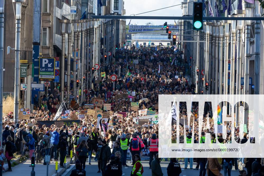 This image shows the Climate March 2026, organized by the Climate Coalition, in Brussels, on Sunday 11 October 2026. The Climate Coalition demands the federal and regional governments to stop subsidizing polluting industrial activities in Belgium and levy higher taxes on these companies. NICOLASxMAETERLINCK 189471992