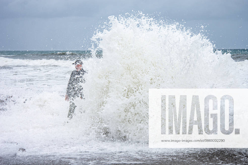 An Oceanside man braves historic El NioÂ±o tidal swells on October 10, 2026. These Kelvin Waves have brought major damages to the Southern California coastline. Oceanside USA - ZUMAg219 20261011_znp_g219_007