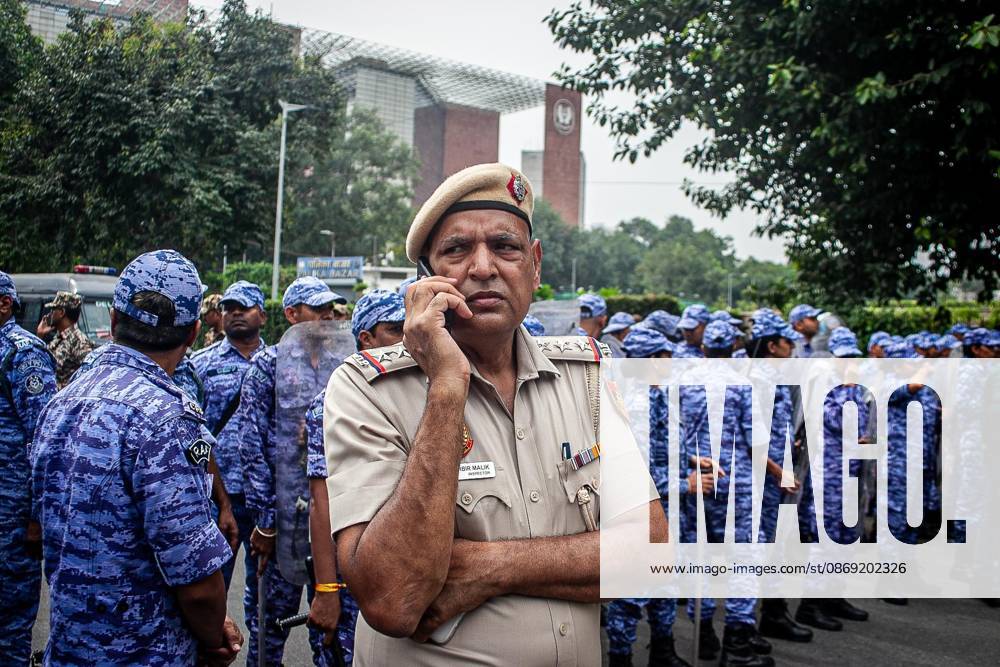 Protest to demand resignation of India s chief election commissioner in New Delhi NEW DELHI, INDIA - OCTOBER 11: Indian police officers take security measures during a mass protest organized by the Cockroach Janta Party (CJP) in New Delhi, India on October 11, 2026. Demonstrators gathered to demand the resignation of Chief Election Commissioner Gyanesh Kumar over alleged electoral roll irregularities and revisions. Yousuf Sarfaraz Anadolu New Delhi India. Editorial use only. Please get in touch for any other usage.