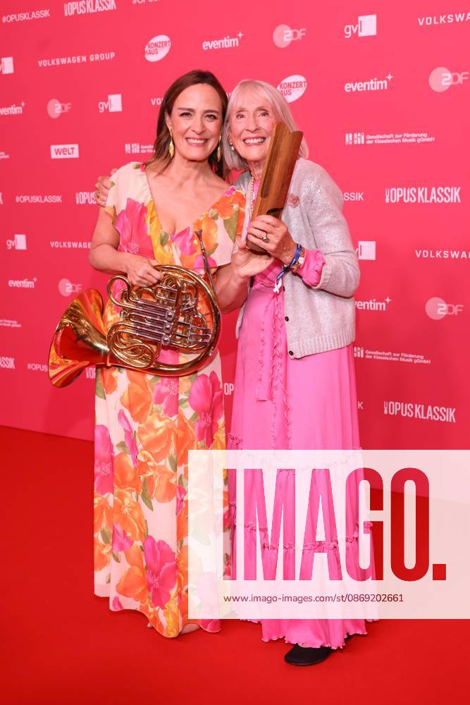 Opus Klassik 2026, Award Winner Sarah Willis and Her Mother Margaret, Winners of the Opus Klassik 2026 Award, Konzerthaus Berlin, Berlin, Date: October 11, 2026