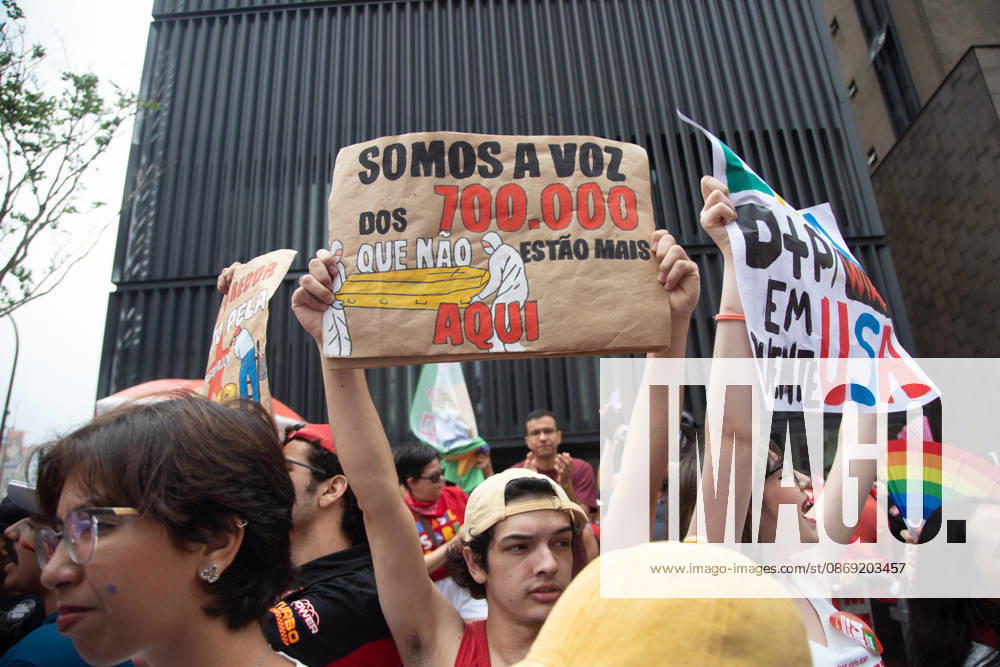 SaO PAULO, SP - 11.10.2026: ATO EM APOIO A LULA SP - Students, social movements and supporters of President Luiz Inacio Lula da Silva are holding an event throughout this Sunday (11) in anticipation of the second round of elections. With a gathering in front of MASP, the event continues to Praca Roosevelt, in the central area of Sao Paulo, SP. x3029216x RodileixMorais