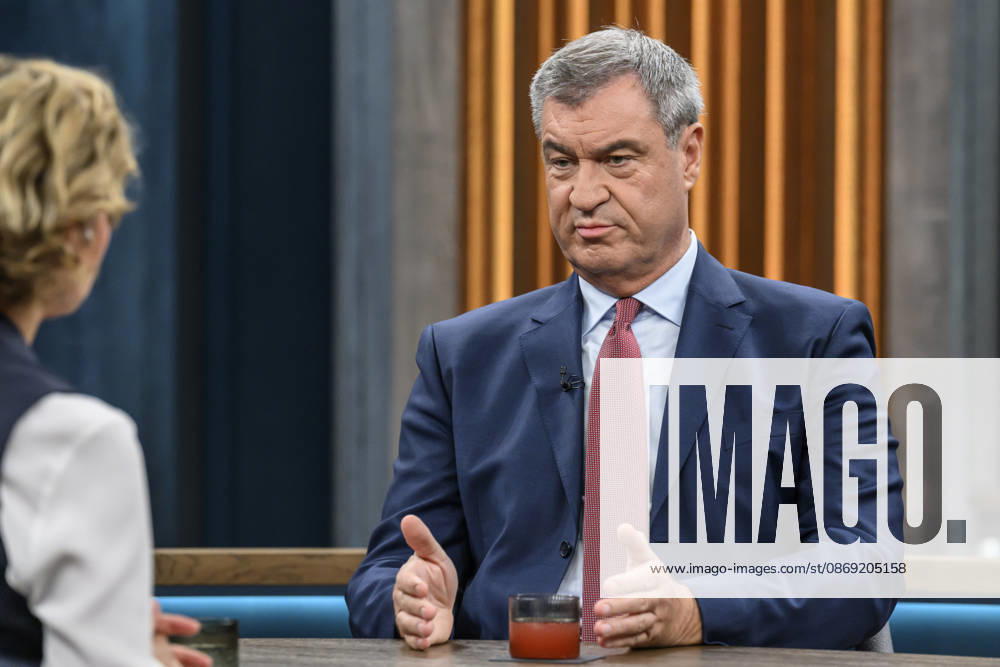 In the photo, from left: Caren Miosga, Markus Söder, Minister-President of Bavaria, CSU, GER, Berlin, studio, guest on Caren Miosga’s show, political talk show, TV, program, Das Erste, from Studio 20 in Berlin-Adlershof, Topic: How will the government get out of the crisis, Mr. Söder, October 11, 2026,