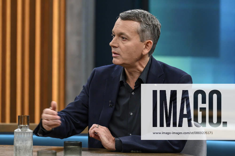 Pictured from left: Christoph Werner, CEO of dm drogerie markt, GER, Berlin, studio, guest on Caren Miosga’s political talk show, TV, program, Das Erste, from Studio 20 in Berlin-Adlershof, topic: How will the government get out of the crisis, Mr. Söder? October 11, 2026,