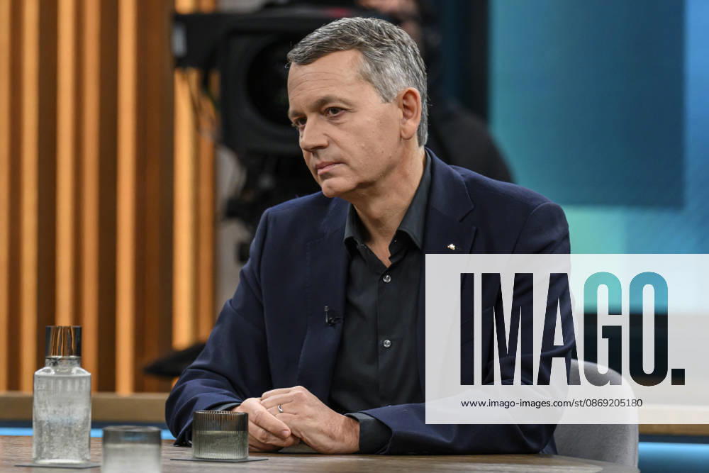 Pictured from left: Christoph Werner, CEO of dm drogerie markt, GER, Berlin, studio, guest on Caren Miosga’s political talk show, TV, program, Das Erste, from Studio 20 in Berlin-Adlershof, topic: How will the government get out of the crisis, Mr. Söder? October 11, 2026,