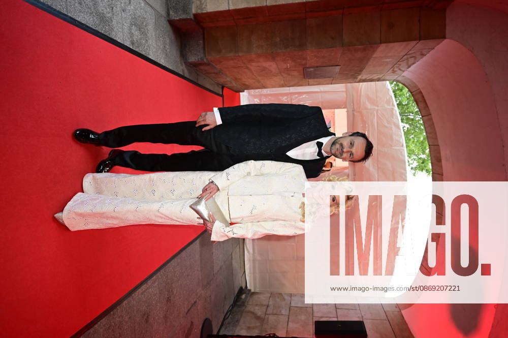 Victoria Herrmann with her husband David Böthig at the 18 Hope Gala 2026 at the Schauspielhaus Dresden