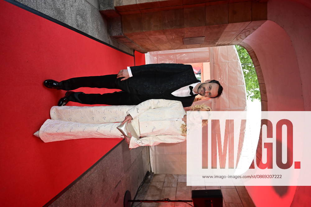 Victoria Herrmann with her husband David Böthig at the 18 Hope Gala 2026 at the Schauspielhaus Dresden