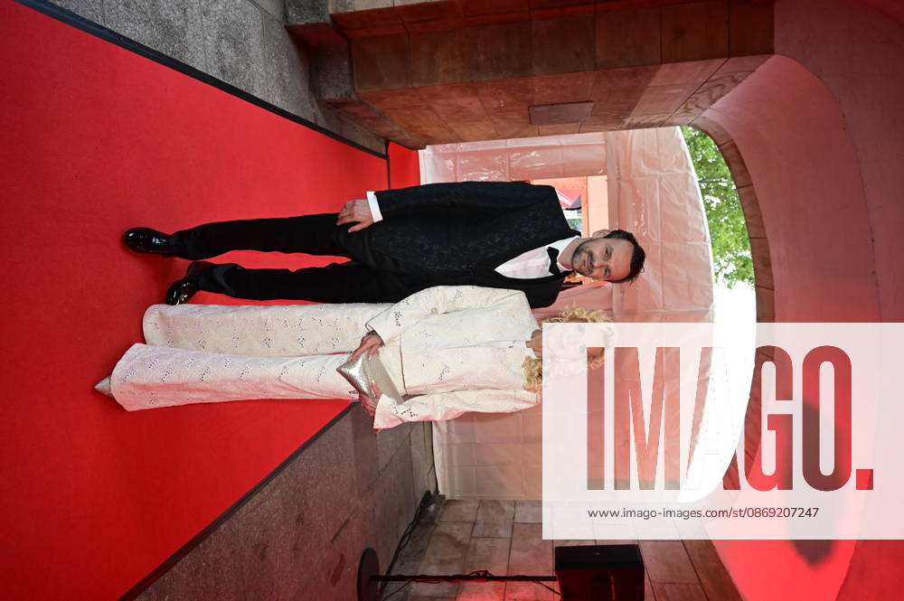 Victoria Herrmann with her husband David Böthig at the 18 Hope Gala 2026 at the Schauspielhaus Dresden