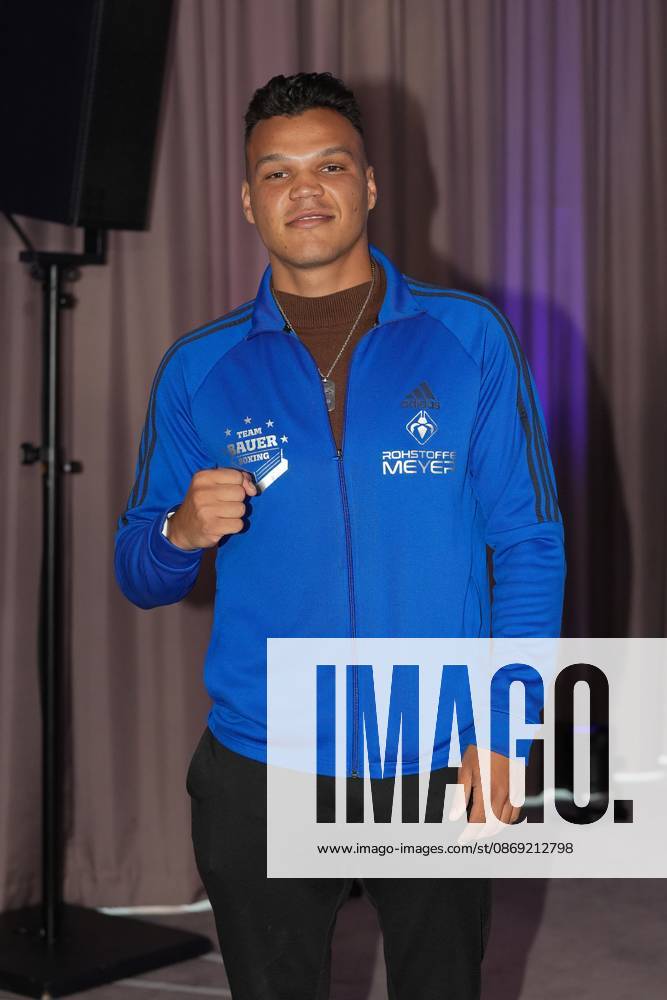 Fame Fighting 2026 Press Conference: Allen Bauer at the press conference for the fourth edition of Fame Fighting Celebrity Boxing on October 11, 2026, at the Atlantic Hotel in Essen, North Rhine-Westphalia