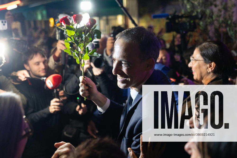 Raphael Glucksmann celebrates with his supporters after winning the Socialist and Democratic Left primary - Paris Candidate in the Socialist (PS) and centre-left Place Publique (PP) parties primary Raphael Glucksmann holds a red rose as he meets his campaign team and supports at the bar la Cantine de Belleville as Raphael Glucksmann winning the primary organized by the Socialist Party, Place Publique (PP), and the Republican and Socialist Left, ahead of France s 2027 presidential election, in Paris on October 11, 2026. Photo by Raphael Lafargue ABACAPRESS.COM Paris France