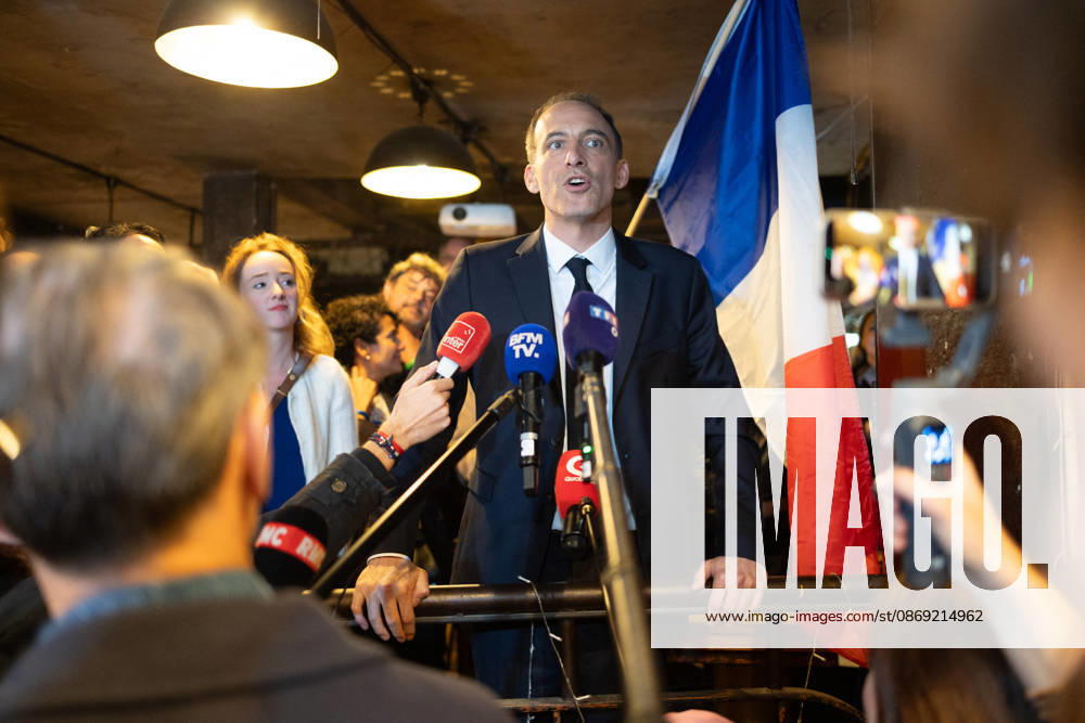Raphael Glucksmann celebrates with his supporters after winning the Socialist and Democratic Left primary - Paris Candidate in the Socialist (PS) and centre-left Place Publique (PP) parties primary Raphael Glucksmann delivers a speech as he meets his campaign team and supports at the bar la Cantine de Belleville as Raphael Glucksmann winning the primary organized by the Socialist Party, Place Publique (PP), and the Republican and Socialist Left, ahead of France s 2027 presidential election, in Paris on October 11, 2026. Photo by Raphael Lafargue ABACAPRESS.COM Paris France