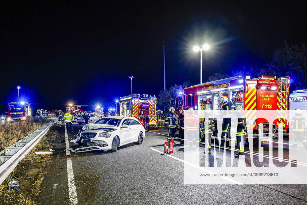 An 83-year-old man loses control of his Mercedes 300 SE classic car on the rain-slicked roadway of Highway 2. Traffic accident leaves 14 passengers injured; one seriously injured person is transported to the hospital by rescue helicopter. A2, View toward Wunstorf-Kolenfeld. The third Mercedes involved is in the