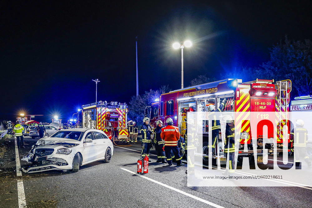An 83-year-old man loses control of his Mercedes 300 SE classic car on the rain-slicked roadway of Highway 2. Traffic accident leaves 14 passengers injured; one seriously injured person is transported to the hospital by rescue helicopter. A2, View toward Wunstorf-Kolenfeld. The third Mercedes involved is in the
