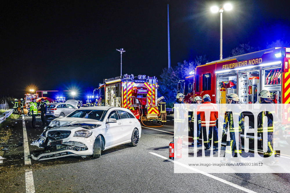 An 83-year-old man loses control of his Mercedes 300 SE classic car on the rain-slicked roadway of Highway 2. Traffic accident leaves 14 passengers injured; one seriously injured person is transported to the hospital by rescue helicopter. A2, View toward Wunstorf-Kolenfeld. The third Mercedes involved is in the