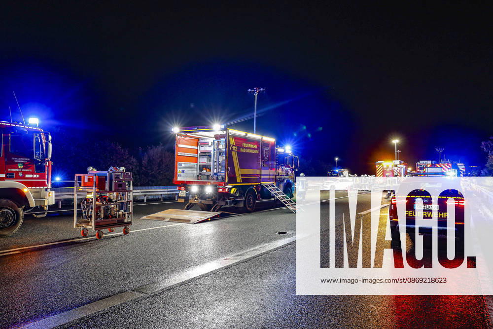 An 83-year-old man loses control of his Mercedes 300 SE classic car on the rain-slicked roadway of Highway 2. Traffic accident leaves 14 passengers injured; one seriously injured person is transported to the hospital by rescue helic
