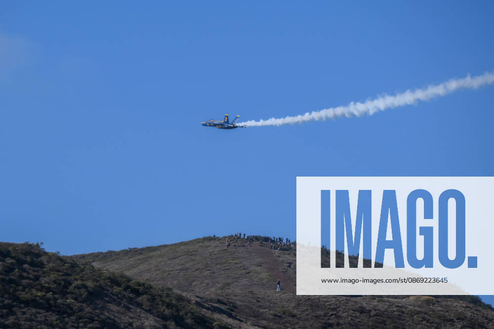 Fleet Week Air Show in San Francisco SAN FRANCISCO, CALIFORNIA - OCTOBER 11: US Navy Blue Angels fly over San Francisco Bay during the Fleet Week Air Show in San Francisco, California, United States on October 11, 2026. Tayfun Coskun Anadolu California United States. Editorial use only. Please get in touch for any other usage.