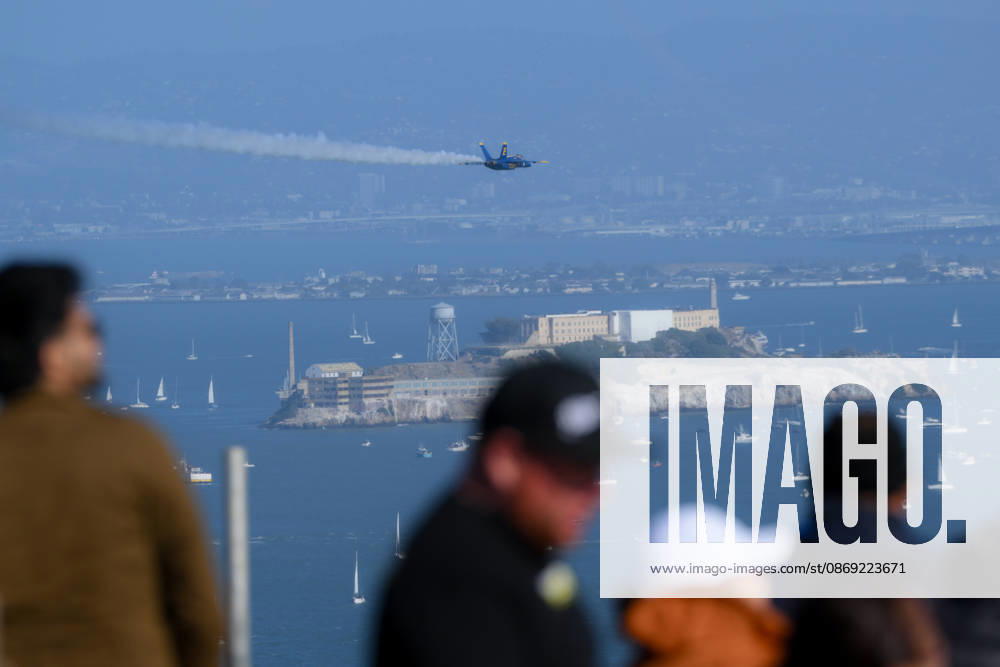 Fleet Week Air Show in San Francisco SAN FRANCISCO, CALIFORNIA - OCTOBER 11: US Navy Blue Angels fly over San Francisco Bay during the Fleet Week Air Show in San Francisco, California, United States on October 11, 2026. Tayfun Coskun Anadolu California United States. Editorial use only. Please get in touch for any other usage.