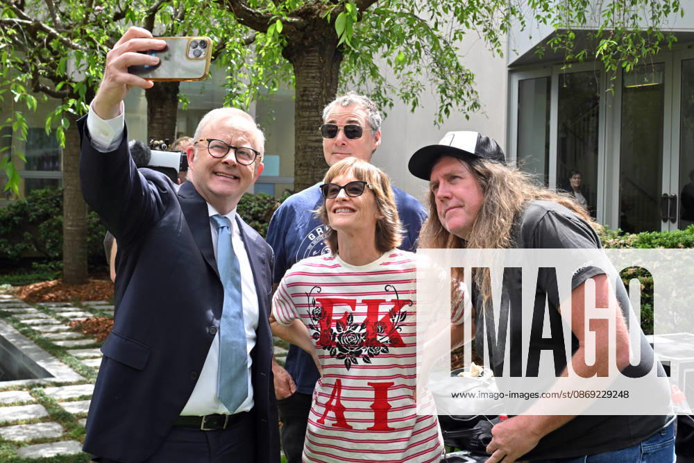 SPIDERBAIT PARLIAMENT HOUSE, Prime Minister Anthony Albanese takes a selfie with members of the rock band Spiderbait at Parliament House in Canberra, Monday, October 12, 2026. ( NO ARCHIVING CANBERRA AUSTRALIAN CAPITAL TERRITORY Australia