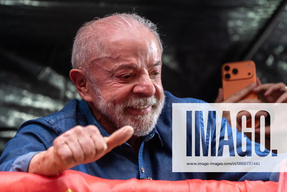Brazilian President LUIZ INÃCIO LULA DA SILVA of the Workers Party (PT) attends a rally with supporters in Sao Paulo. Sao Paulo Brasil - ZUMAl146 20261011_aaf_l146_026